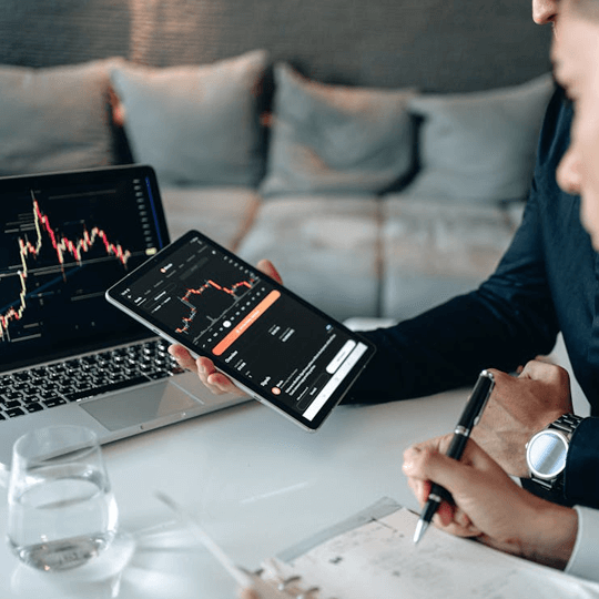 Stratioxutik - Team of Cryptocurrency Experts